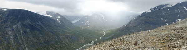 Вид на долину Visdalen, где расположен кемпинг Spiterstulen